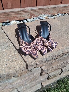 Leopard Print Bow Slingback Mules - Black and Tan